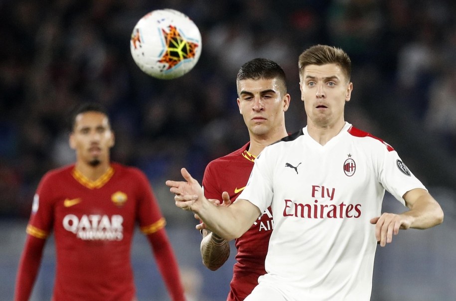 AC Milan z Krzysztofem Piątkiem w składzie przegrał z Romą 1:2 /RICCARDO ANTIMIANI /PAP/EPA