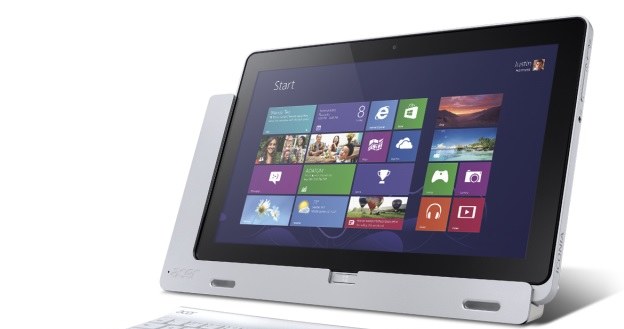Acer Iconia Tab W700 ma specjalny stojak i zewnętrzną klawiaturę w zestawie /materiały prasowe
