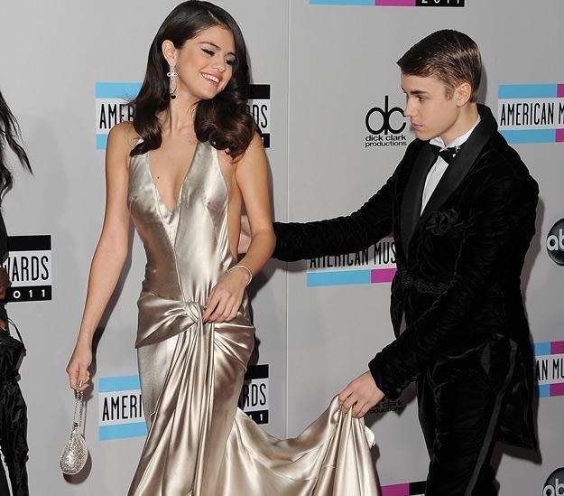 Ach, jaki dżentelmen: Justin Bieber i Selena Gomez - fot. Jason Merritt /Getty Images/Flash Press Media