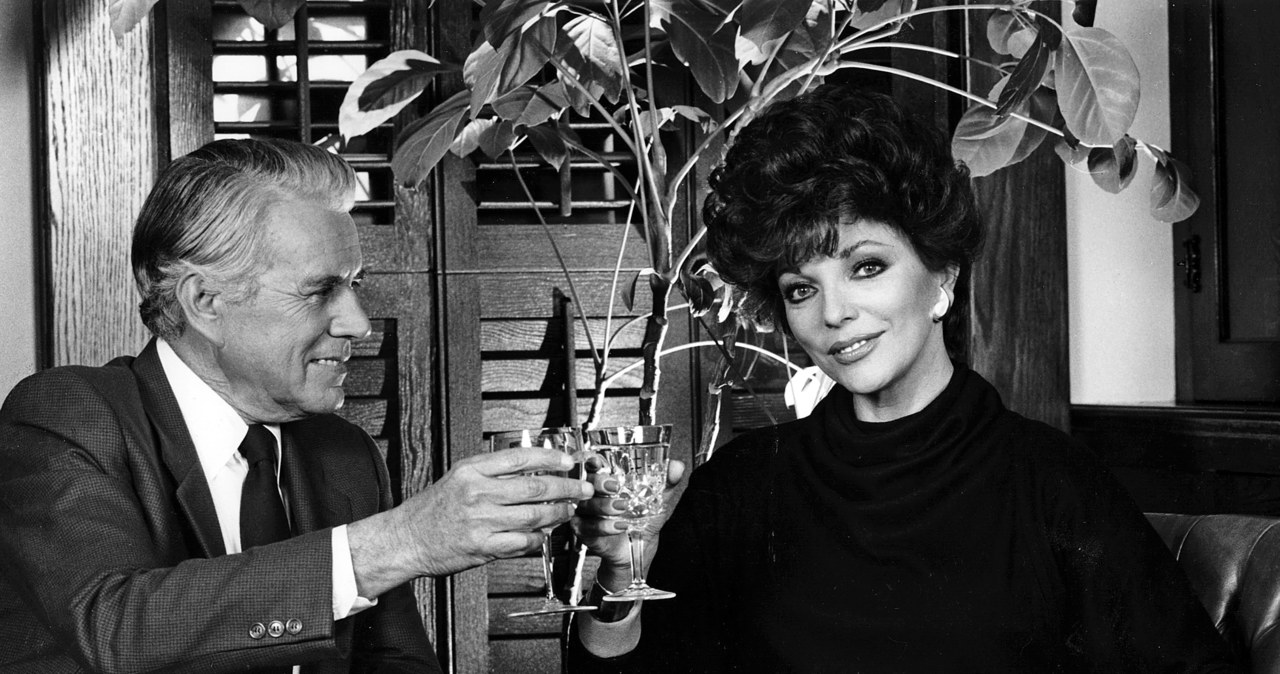 Actress Joan Collins i John Forsythe /Eddie Sanderson /Getty Images