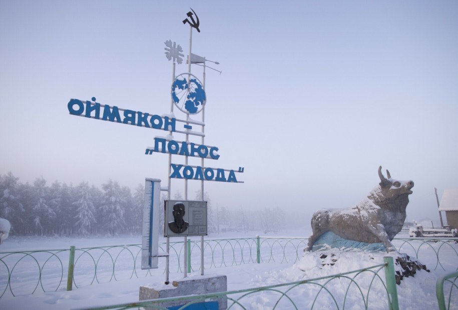 Adam Borejko chciał dotrzeć do Ojmiakonu - najzimniejszej zamieszkanej miejscowości na świecie /Amos Chapple/REX /East News
