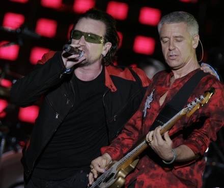 Adam Clayton i Bono (U2) /arch. AFP
