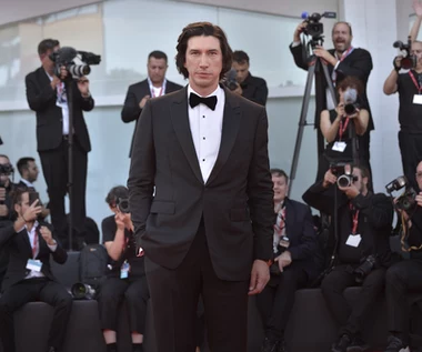 Adam Driver zagra główną rolę w kontynuacji kultowej "Gorączki"
