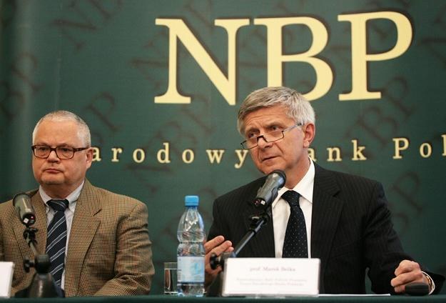 Adam Glapinski (L) i prezes NPB Marek Belka. Fot Jacek Waszkiewicz /Reporter