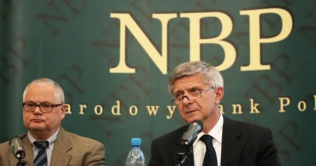 Adam Glapinski (L) i prezes NPB Marek Belka. Fot Jacek Waszkiewicz /Reporter