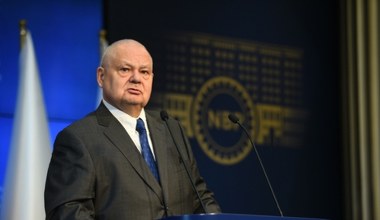 Adam Glapiński z najwyższą notą w karierze. Do bankowych liderów wciąż daleko