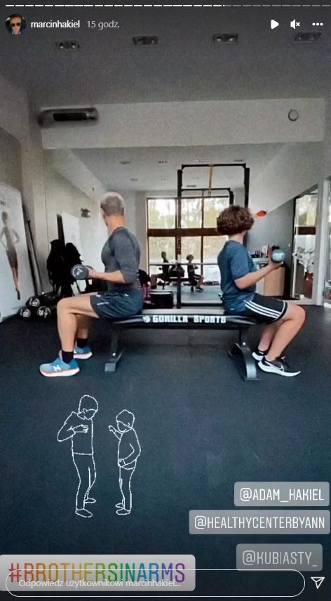 Adam Hakiel z tatą ćwiczy na siłowni /www.instagram.com/marcinhakiel /Instagram