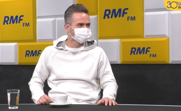 Adam Hofman: Czuję się głupio. I zachowuję się głupio, więc przyszedłem w masce 