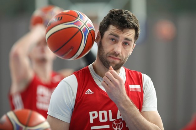 Adam Hrycaniuk zapewnia, że mecz z Holandią polscy koszykarze rozegrają z pełną powagą /Leszek Szymański /PAP