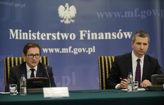 Adam Jasser (L) i minister finansów Mateusz Szczurek /PAP