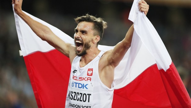 Adam Kszczot cieszy się z drugiego miejsca w biegu na 800 m. /IAN LANGSDON /PAP/EPA