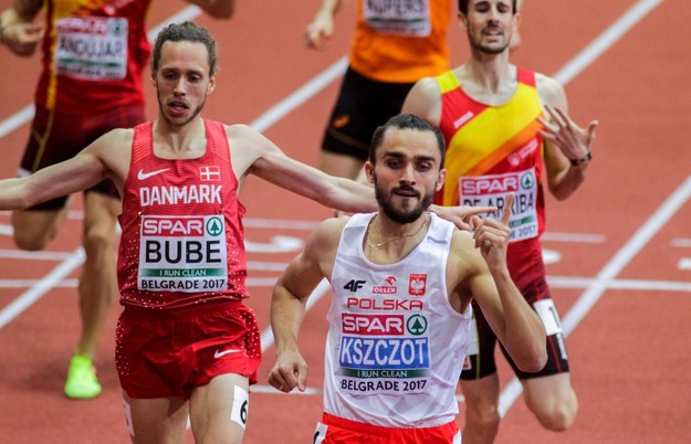Adam Kszczot w finale biegu na 800 m podczas HME w Belgradzie /Andrej Cukić /PAP/EPA