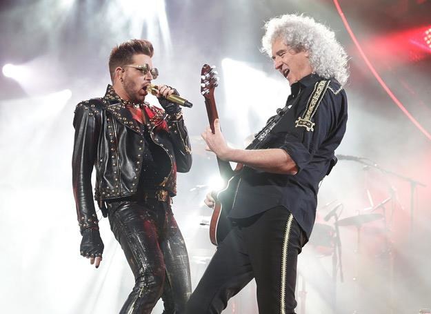 Adam Lambert i Brian May (Queen) na scenie - fot. Mark Metcalfe /Getty Images