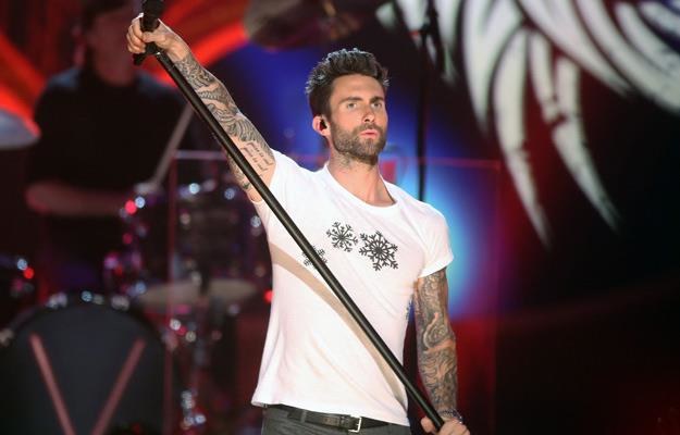 Adam Levine, wokalista zespołu Maroon 5 /AFP