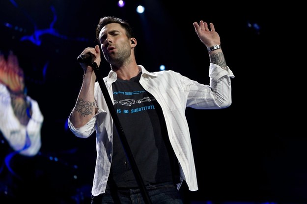 Adam Levine z grupy "Maroon 5" - jeden z wykonawców nominowanych piosenek, którzy zaprezentują się na oscarowej gali /PAP/EPA/PAUL BERGEN  /PAP/EPA