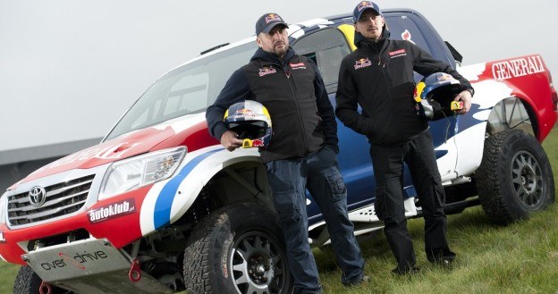 Adam Małysz i Rafał Marton pojadą Toyotą Hilux w Rajdzie Dakar 2013 /Toyota