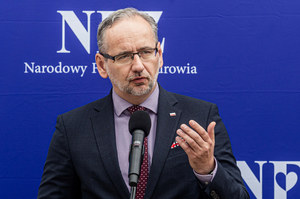 Adam Niedzielski: Rozważamy płatne szczepienia przeciw COVID-19