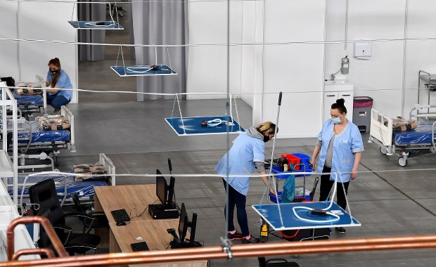 Adam Niedzielski w RMF FM: Dziś jest 31 757 nowych zakażeń koronawirusem