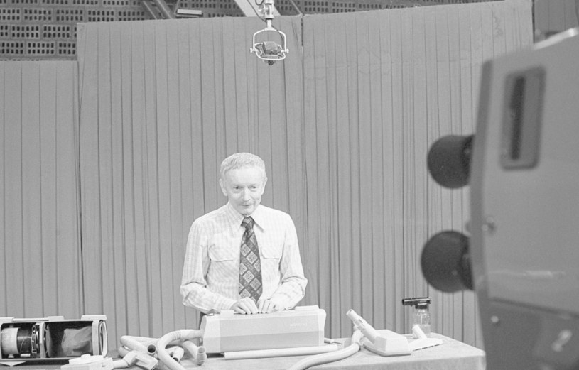 Adam Słodowy na planie programu telewizyjnego dla dzieci i młodzieży "Teleranek" (1974) /Archiwum TVP /Agencja FORUM