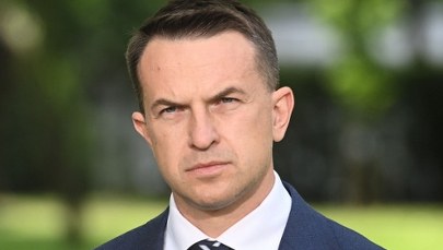 Adam Szłapka nowym głosem rządu. Majątek, kariera i... wypadek