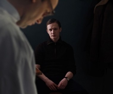 Adam Woronowicz i Filip Pławiak w filmie "Czerwony pająk"