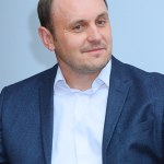 Adam Woronowicz ma trudniej niż inni rodzice. Jego sława wpływa na rodzinę