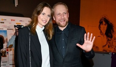 Adamczyk podbija zagraniczne kino. Na premierę zabrał dumną żonę!