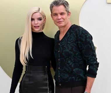 Adaptacja powieści uznanego bestselleru. Plejada gwiazd w obsadzie serialu