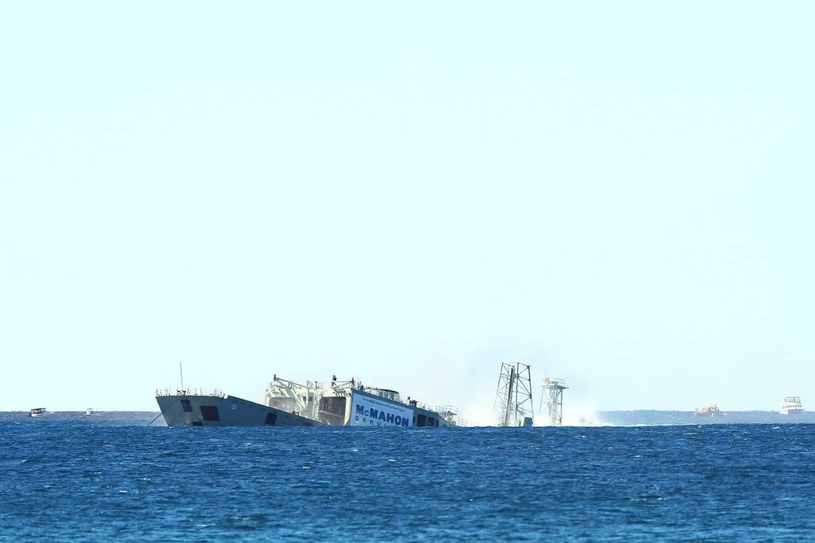 "Adelaide" i "Canberra" zostały zatopione jako sztuczne rafy. Niedługo dołączy do nich "Darwin". Polsce zostaną trzy do wyboru /Getty Images