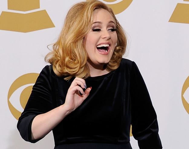 Adele czyta w internecie komentarze na swój temat - fot. Kevork Djansezian /Getty Images/Flash Press Media