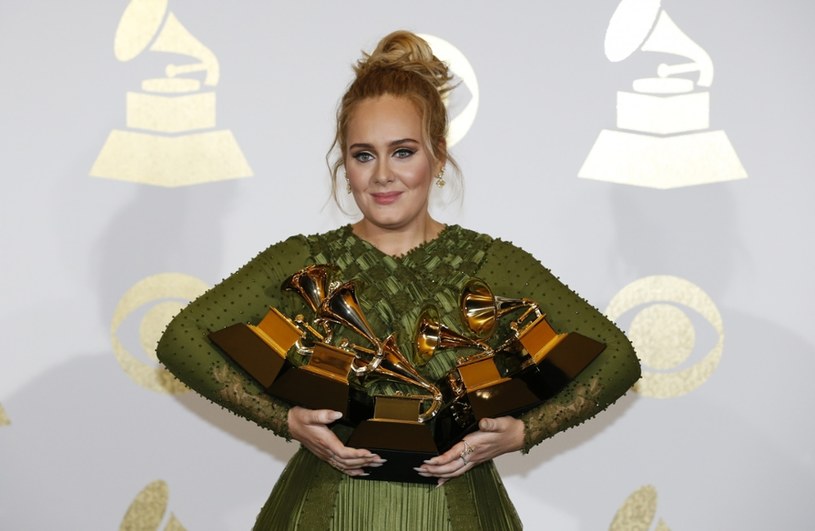 Adele podczas rozdania nagród Grammy w 2017 roku wyglądała zupełnie inaczej /AFP PHOTO / Robyn Beck /East News