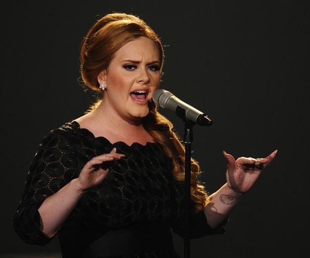 Adele podczas występu w Los Angeles - fot. Anthony Harvey/PictureGroup /East News