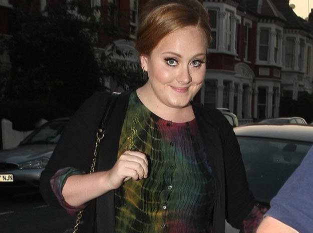 Adele w drodze na koncert Beyonce - fot. YAMALYAN /Splashnews