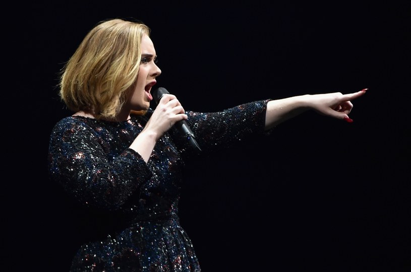 Adele w trakcie koncertu /Gareth Cattermole /Getty Images