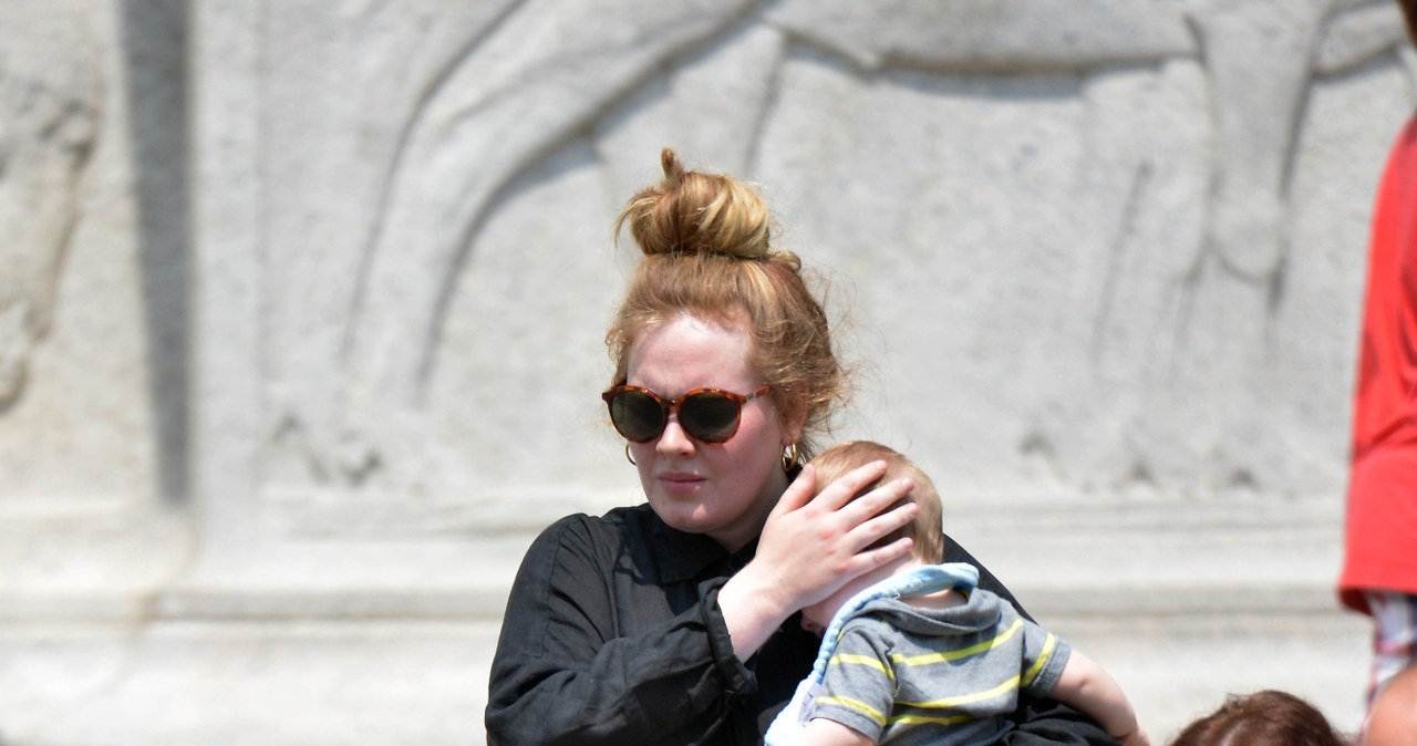 Adele z małym Angelo /Splashnews