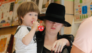 Adele z synkiem w sklepie z zabawkami. Nie obyło się bez "faka"!