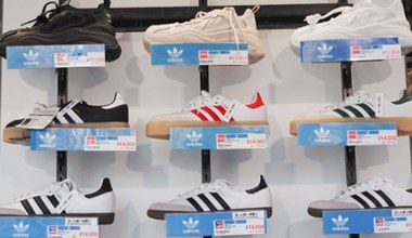 Adidas oferuje wielką wyprzedaż! Taniej kupisz legendarny model butów. Zaoszczędzisz prawie 84 zł!