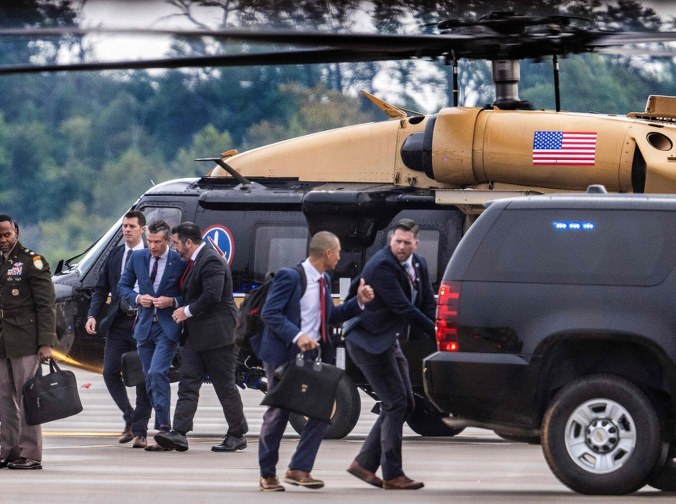 Administracja Trumpa przeniesiona do bazy wojskowej. Zagrożeń jest mnóstwo