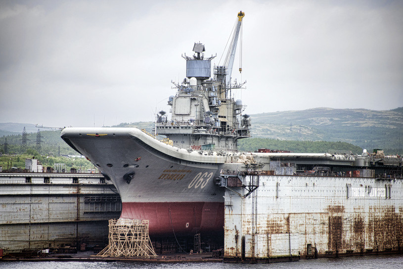 "Admirał Kuzniecow" więcej czasu spędza w doku, niż w morzu /Wikimedia Commons /domena publiczna
