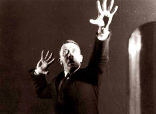 Adolf Hitler planował zagrabienie Całunu z katedry w Turynie /MWMedia