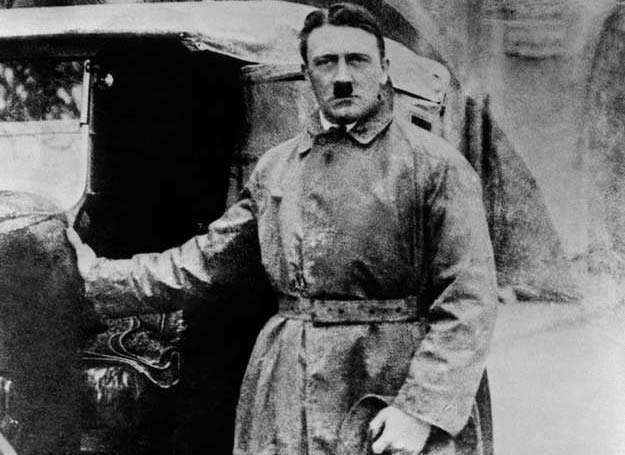 Adolf Hitler, zdjęcie z połowy lat 20. XX w. /AFP