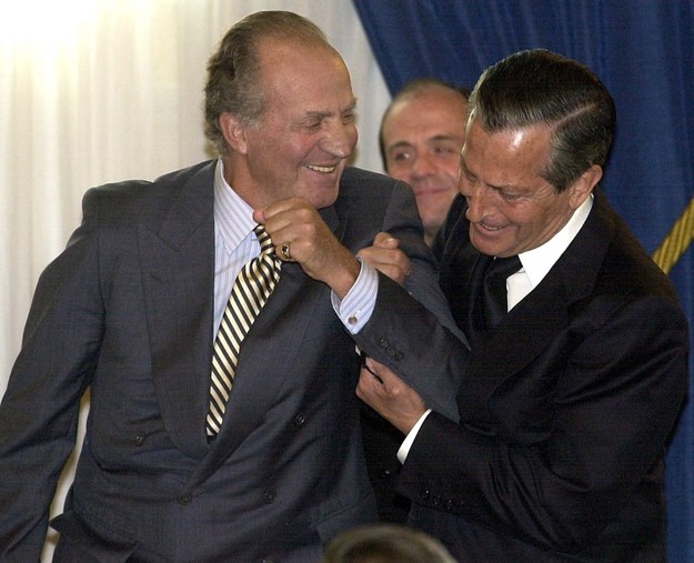 Adolfo Suarez (L) i król Hiszpanii Juan Carlos (P) /Bernardo Rodriguez /PAP/EPA