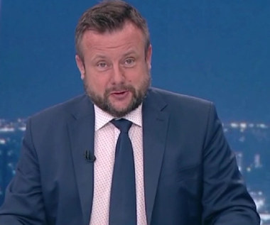 Adrian Klarenbech znika z TVP Info. Wszystko przez zakład o Tuska?