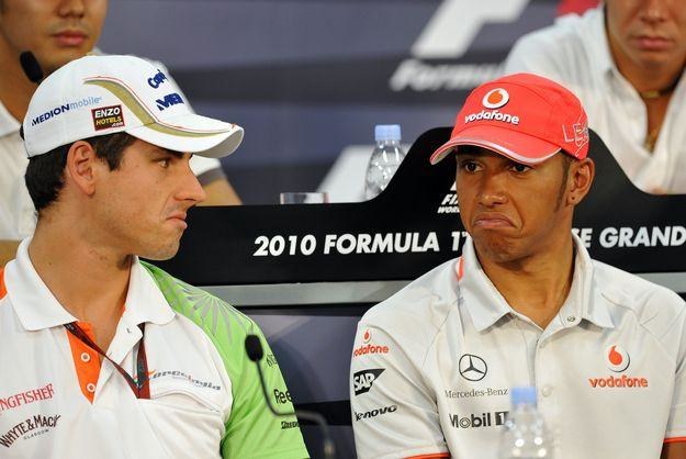 Adrian Sutil i Lewis Hamilton (z prawej), który był świadkiem wydarzeń w prywatnym pokoju VIP /AFP