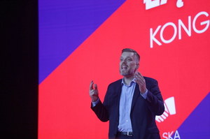 Adrian Zandberg: Kwaśniewski ma rację - nie wszystko da się zrobić w internecie