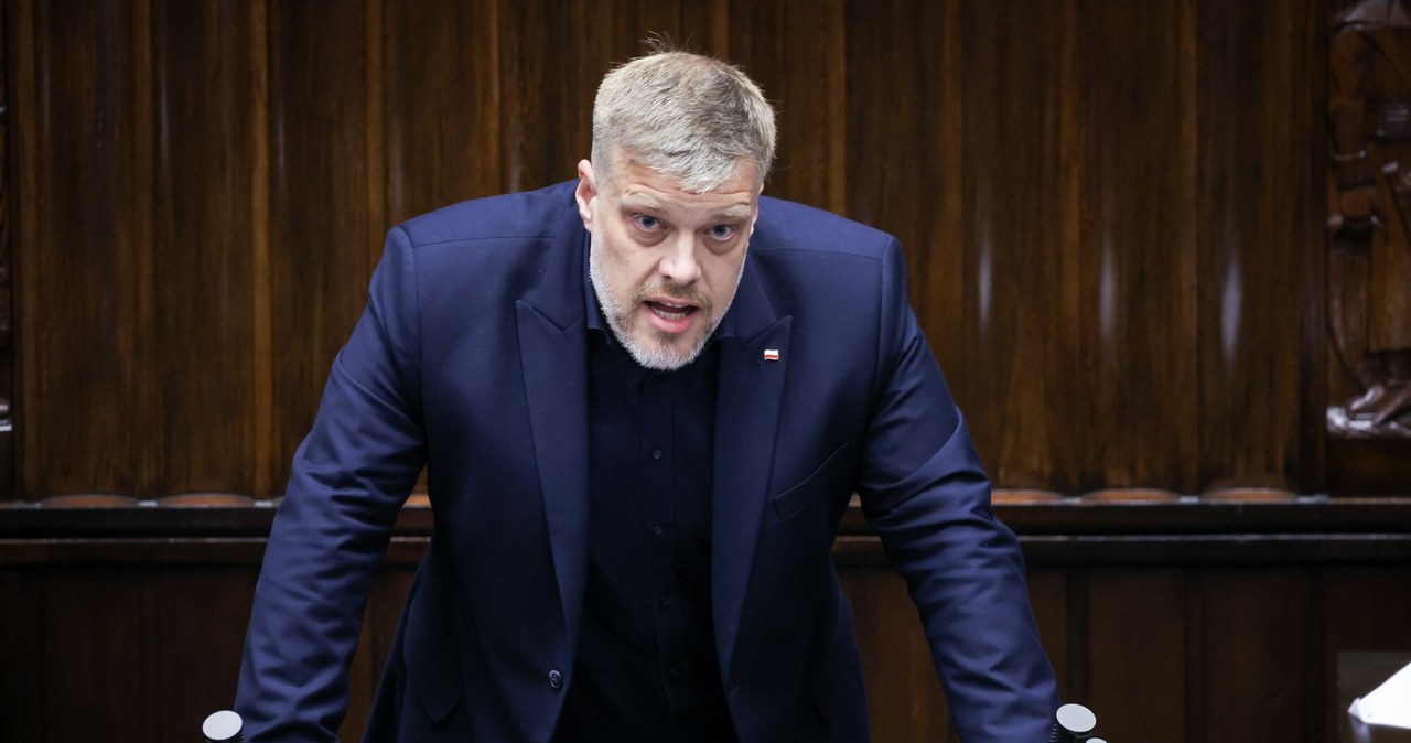 Adrian Zandberg (Razem) zarzucił premierowi, że spółki Skarbu Państwa wciąż nie są zarządzane profesjonalnie /Jacek Domiński /Reporter