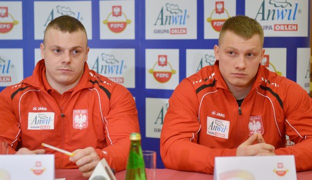 Adrian Zieliński (L) i Tomasz Zieliński (P) /Radek Pietruszka /PAP