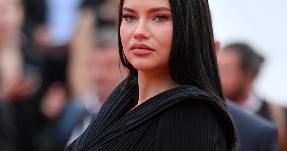 Adriana Lima /Hahn Lionel /Getty Images