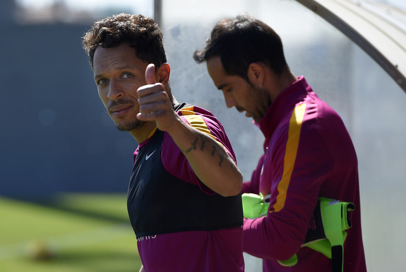 Adriano podczas treningu Barcelony /AFP