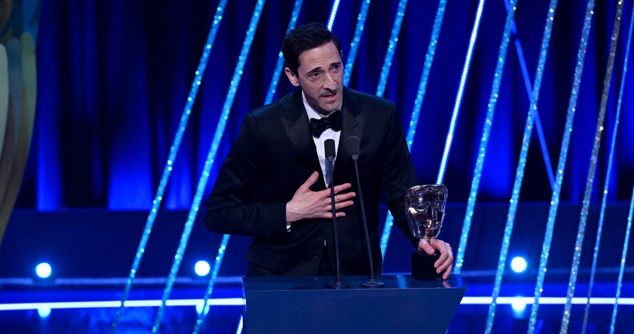 Adrien Brody z nagrodą BAFTA za film "The Brutalist" /Stuart Wilson/BAFTA / Contributor /Getty Images